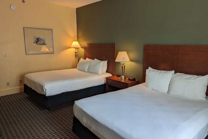 1 Queen Bed (29 of 31)