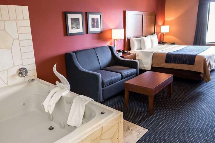 1 King Bed Suite (7 of 16)