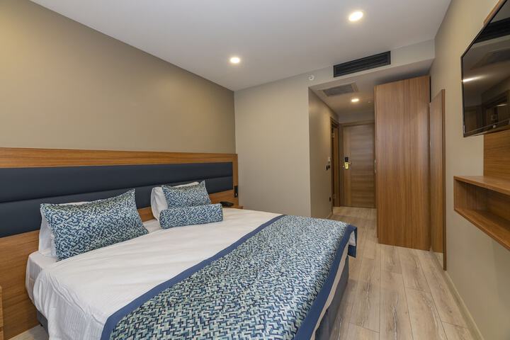 Room 8 of 32