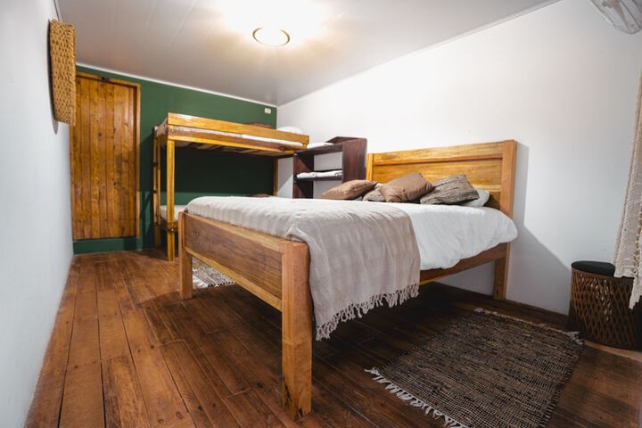 Room 8 of 34