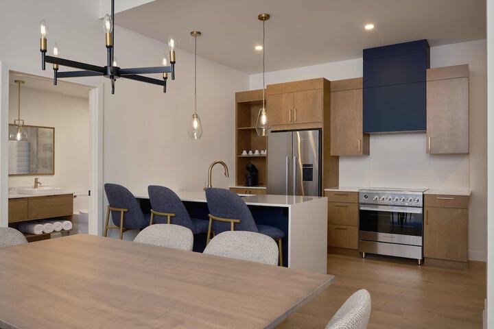 303 3rd Floor 1 Bedroom Suite Queen Bed Balcony (81 of 90)