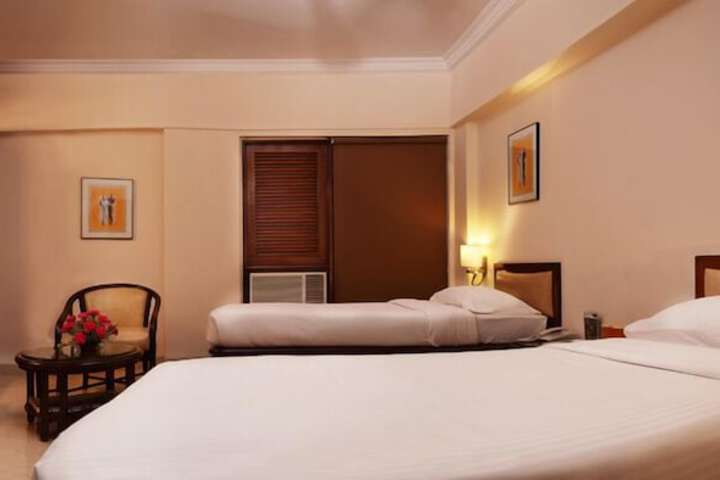Room 6 of 43
