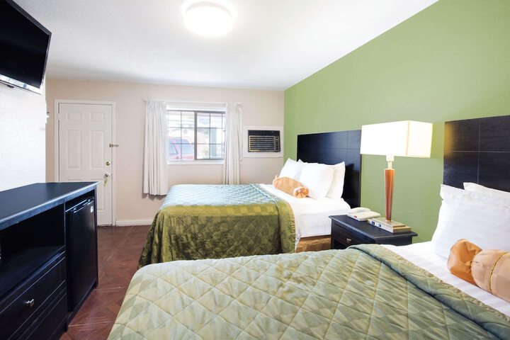 Room 9 of 17