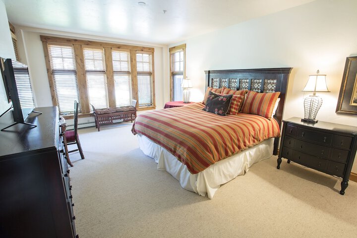 Room 8 of 174