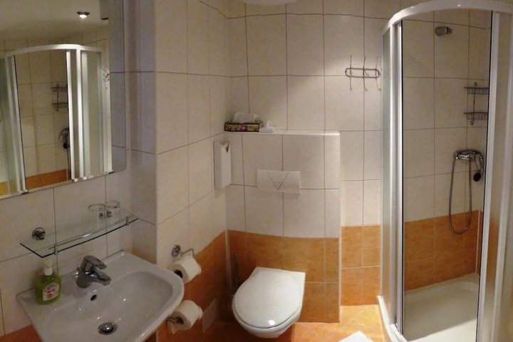 Room 7 of 15