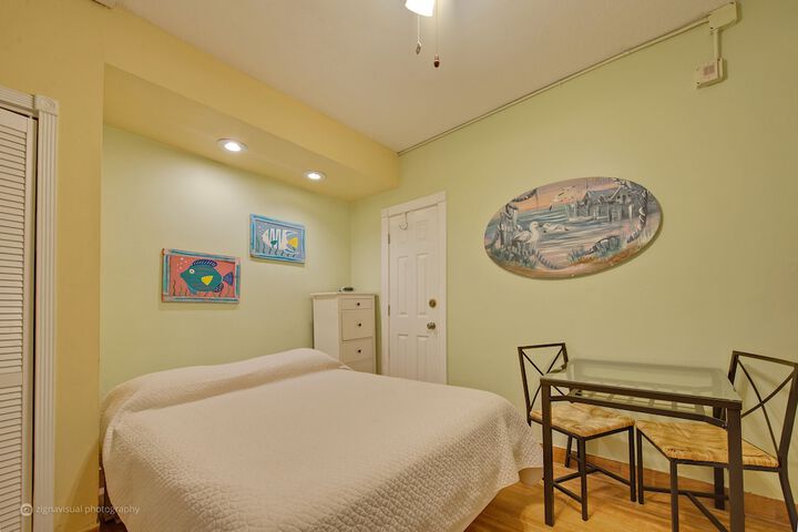 Room 3 of 109