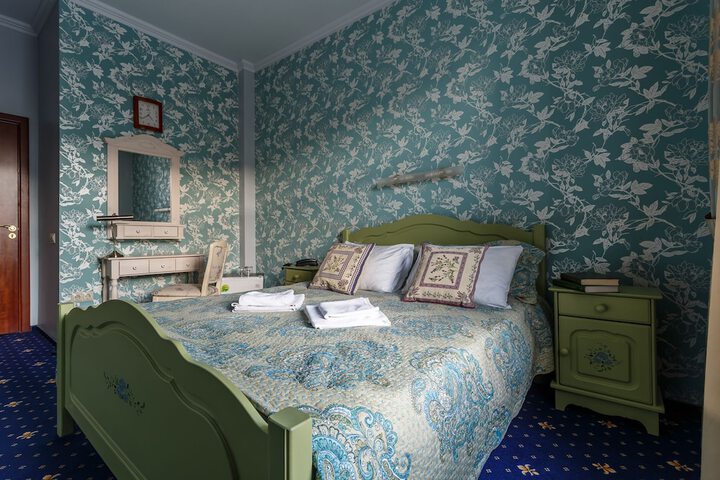 Room 28 of 49