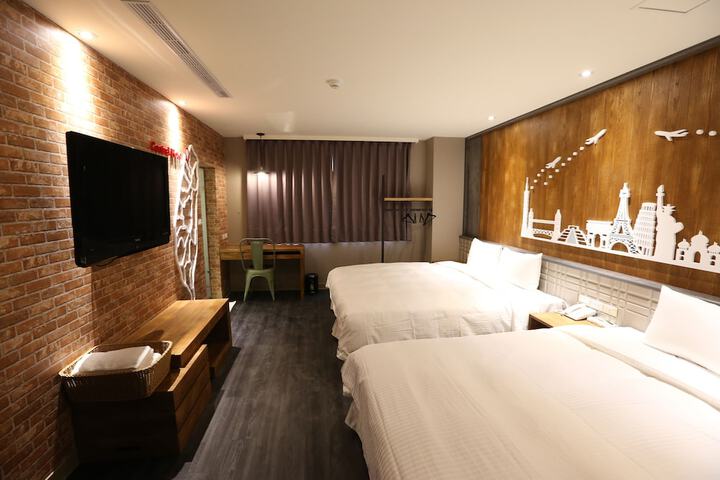 Room 9 of 50