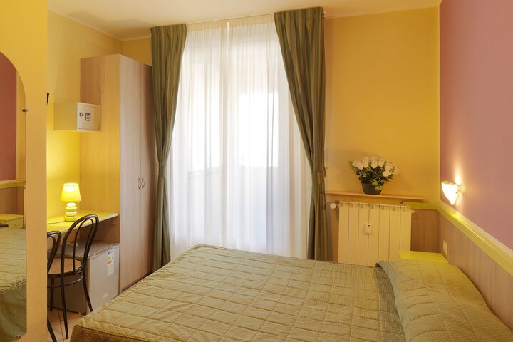 Room 5 of 14