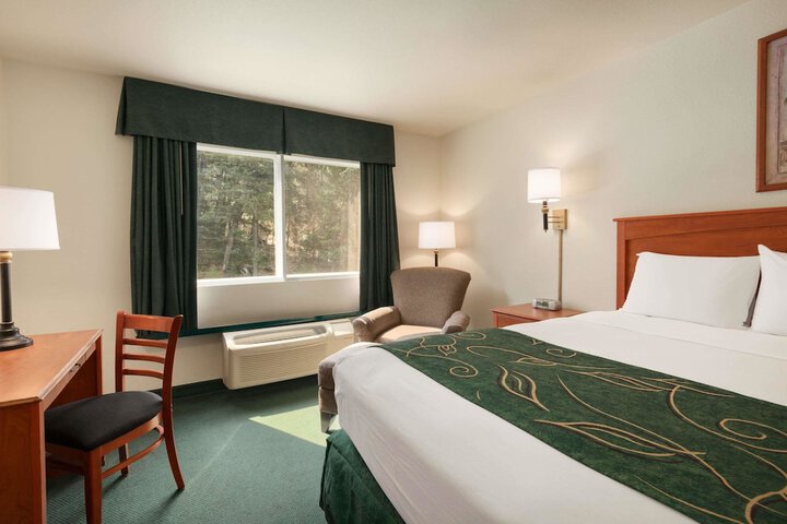 Room 3 of 27