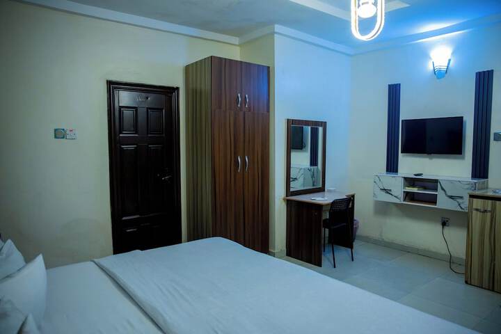 Room 10 of 21
