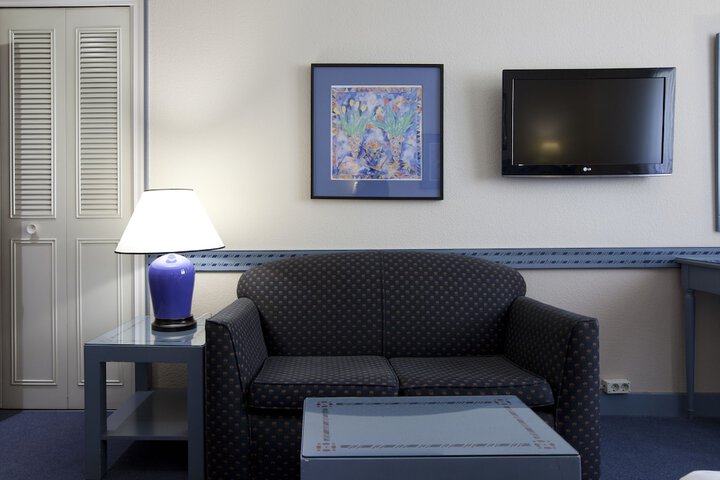 Room 9 of 45