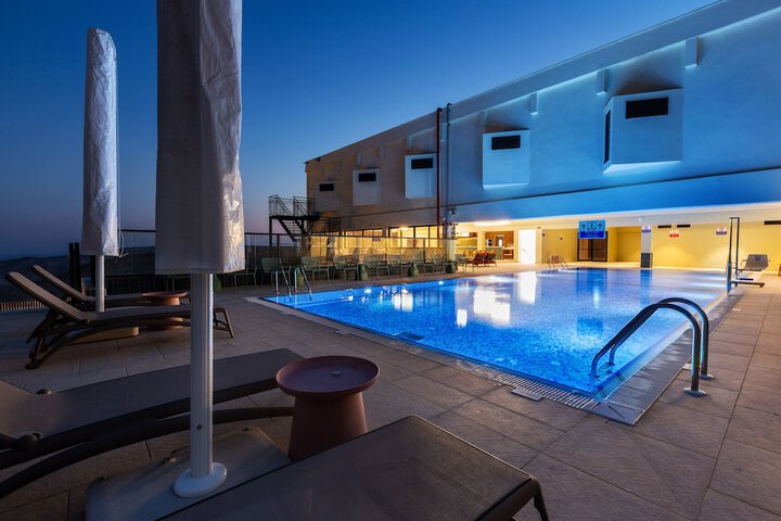Pool 60 of 97
