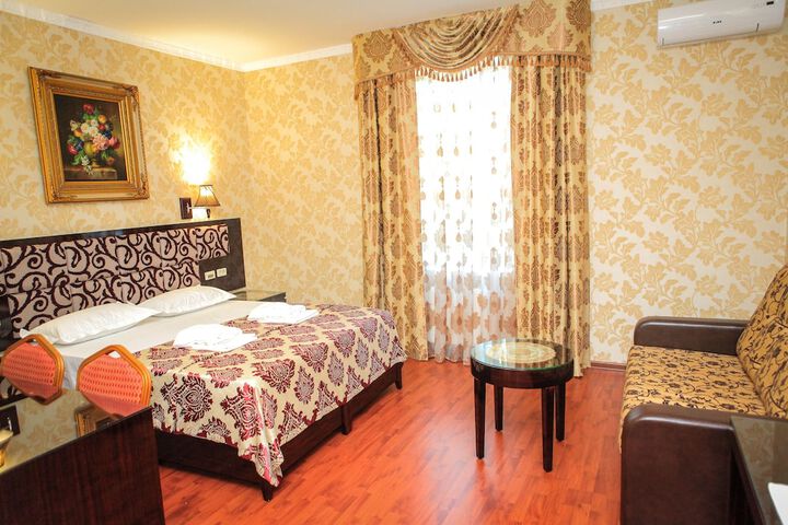 Room 8 of 63