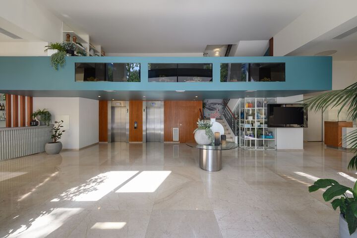 Entrance & Lobby