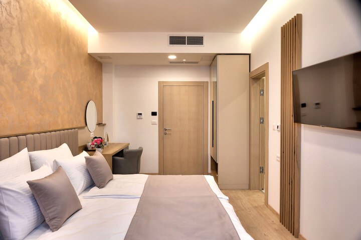 Room 4 of 35