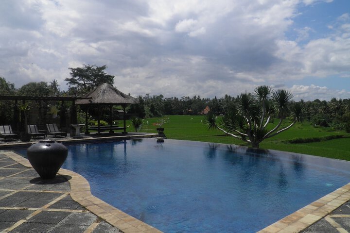 Hotel with Pool