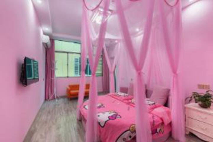Room 6 of 8