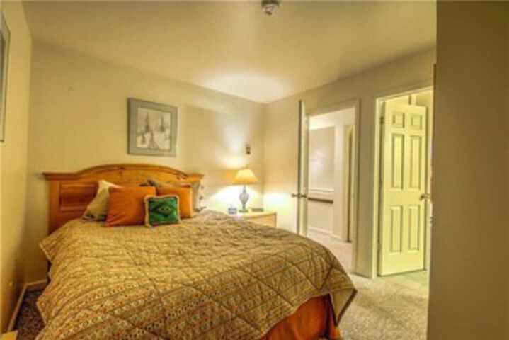 Room 28 of 32