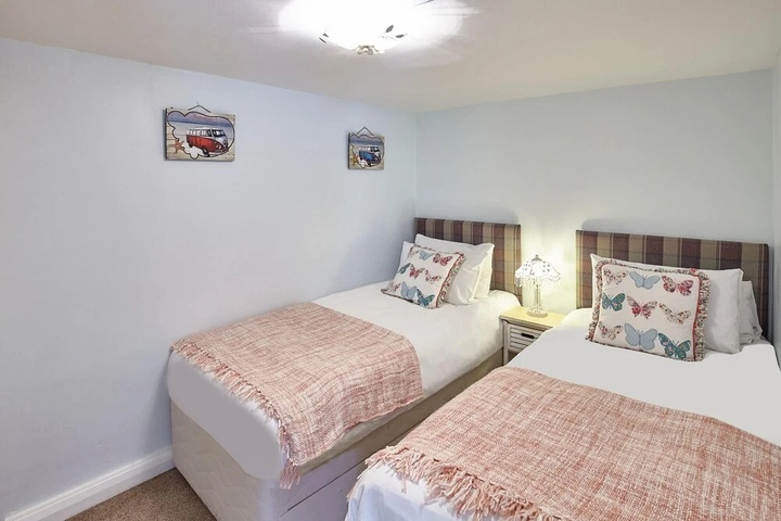 Room 3 of 10