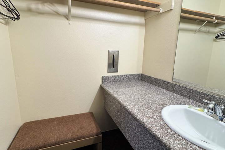 Room 15 of 18