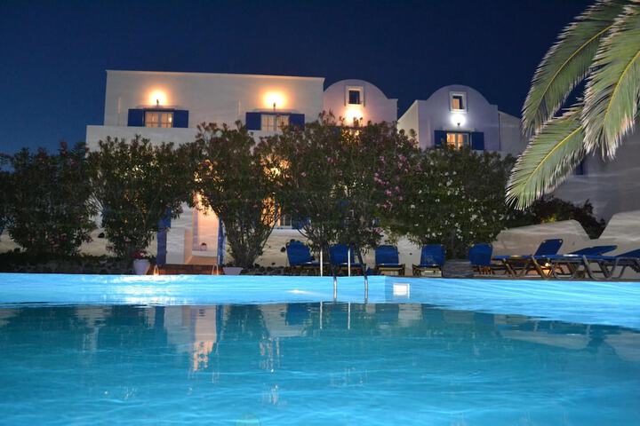 Hotel with Pool