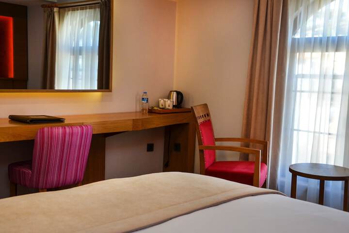 Room 9 of 76
