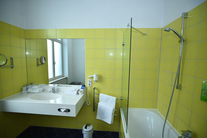 Room 19 of 28