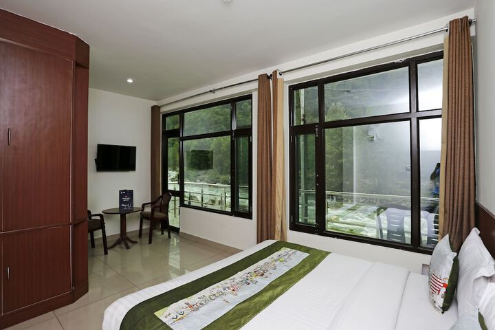 Room 12 of 18