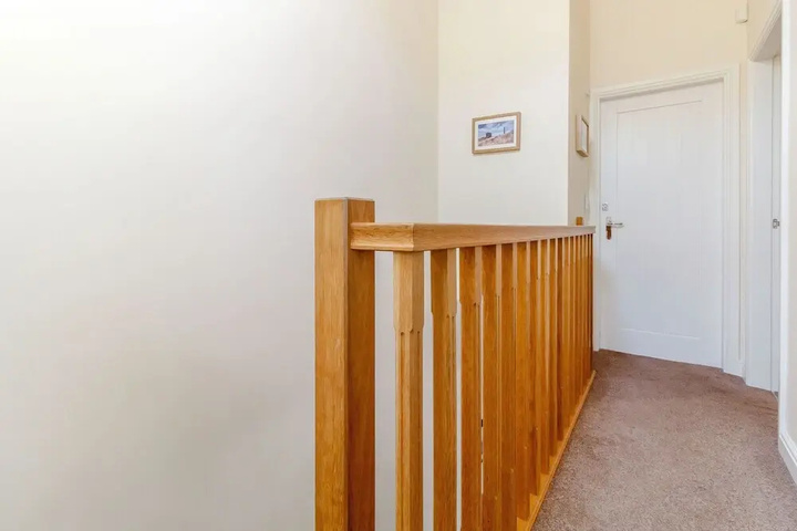 Room 8 of 12