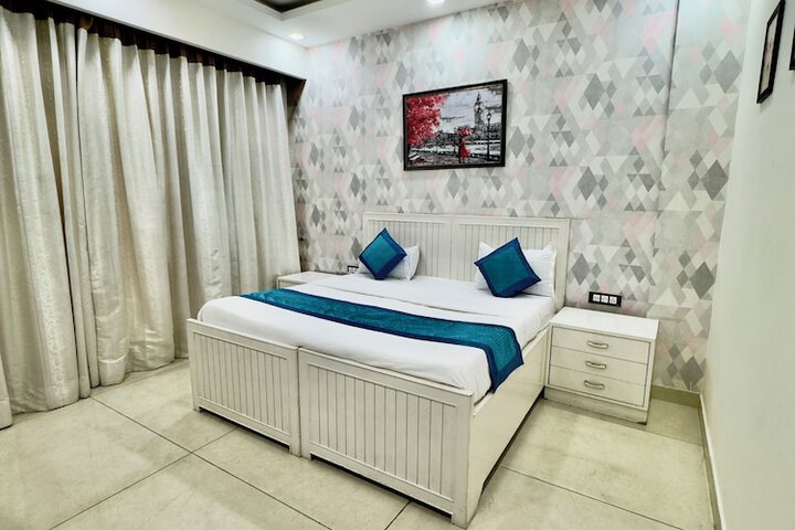 Room 10 of 30