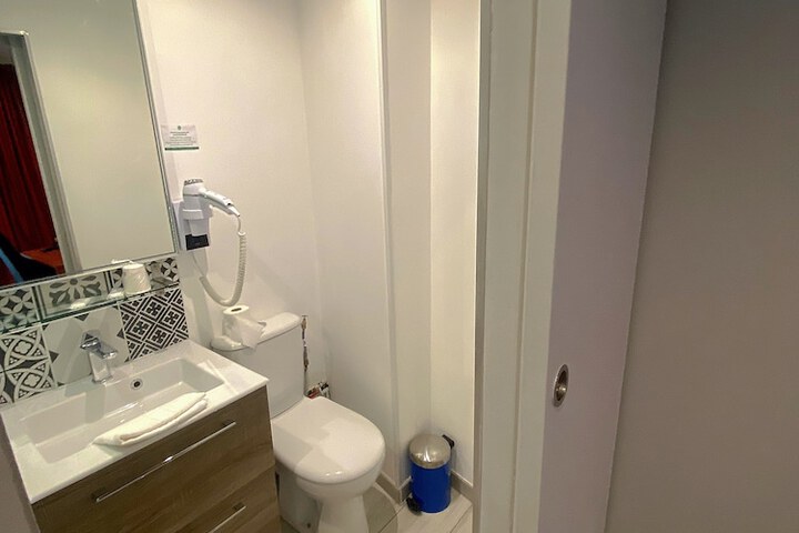 Room 35 of 53