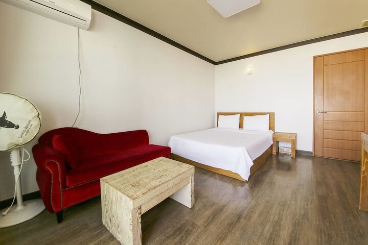 Room 4 of 51