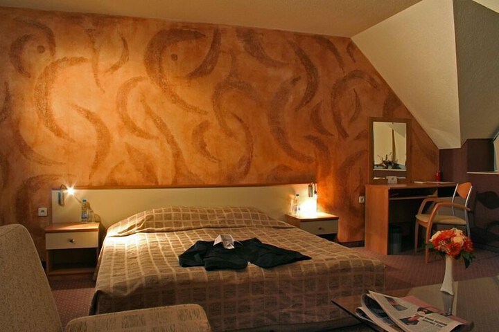 Room 19 of 38