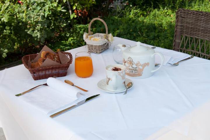 Breakfast/Coffee Service 18 of 28