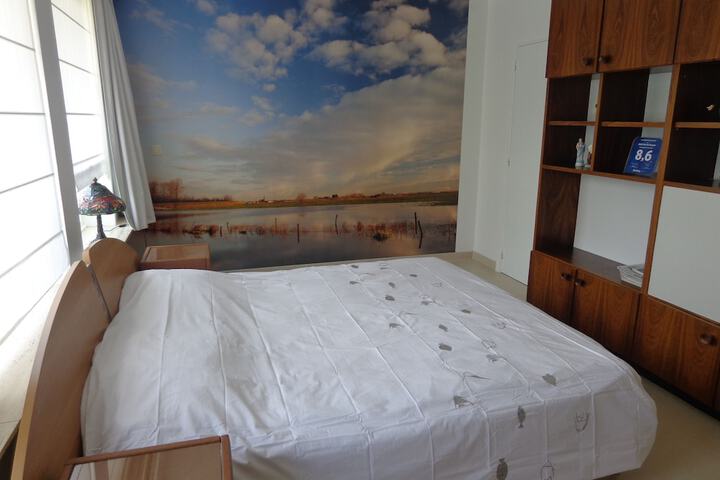 Room 2 of 38
