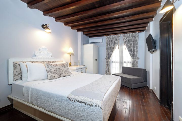 Room 14 of 48