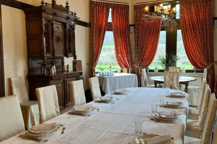 Dining 20 of 22
