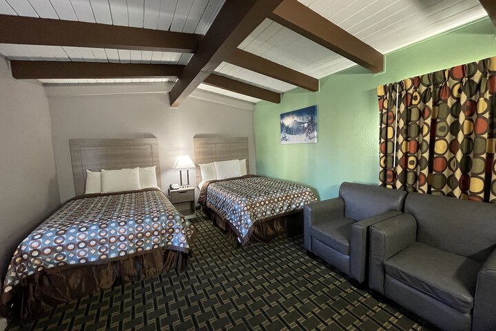 1 Queen Bed (39 of 56)