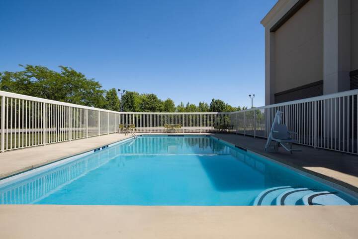 Pools & Facilities