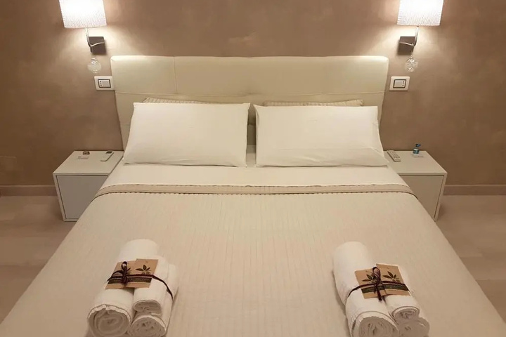 Room 6 of 15