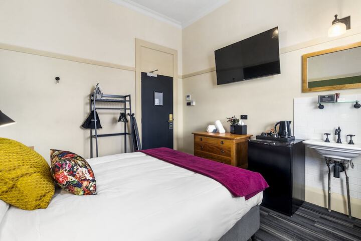 Room 9 of 61