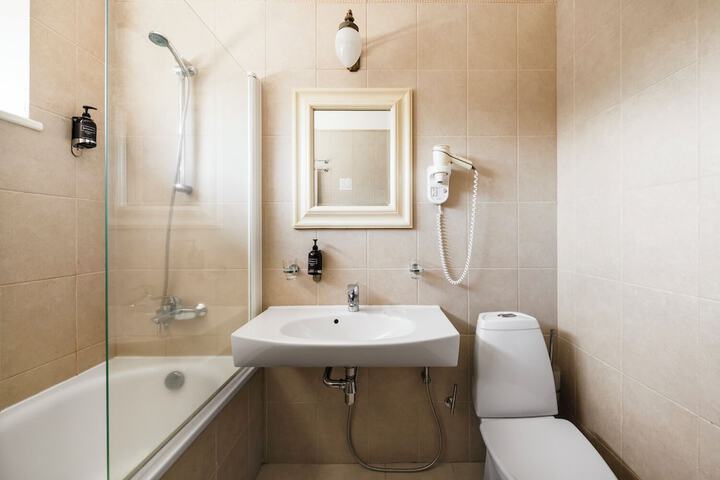 Room 45 of 95
