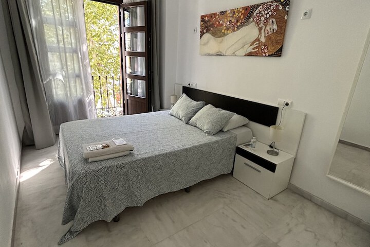 Room 6 of 15