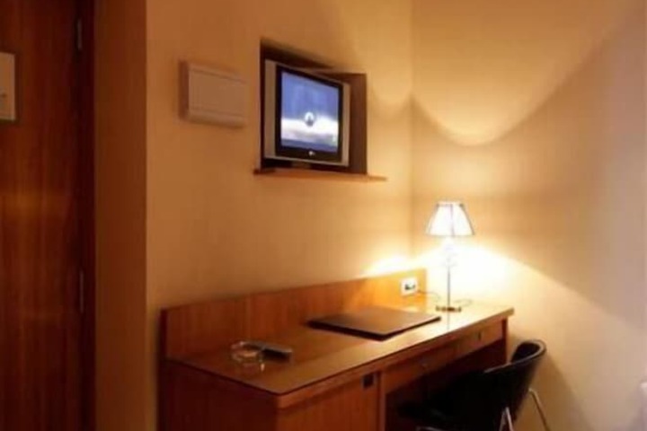 Room 17 of 36
