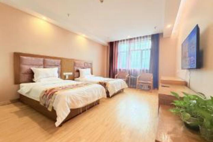 Room 7 of 8