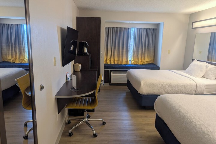 Room 13 of 26