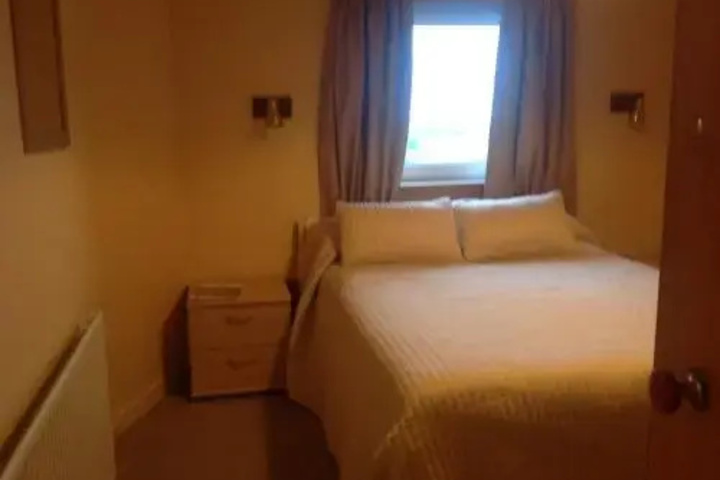 Room 4 of 18