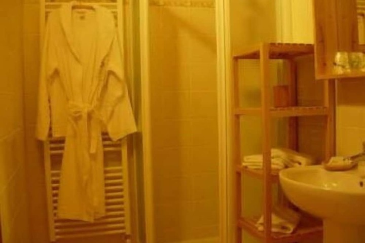 Room 17 of 37
