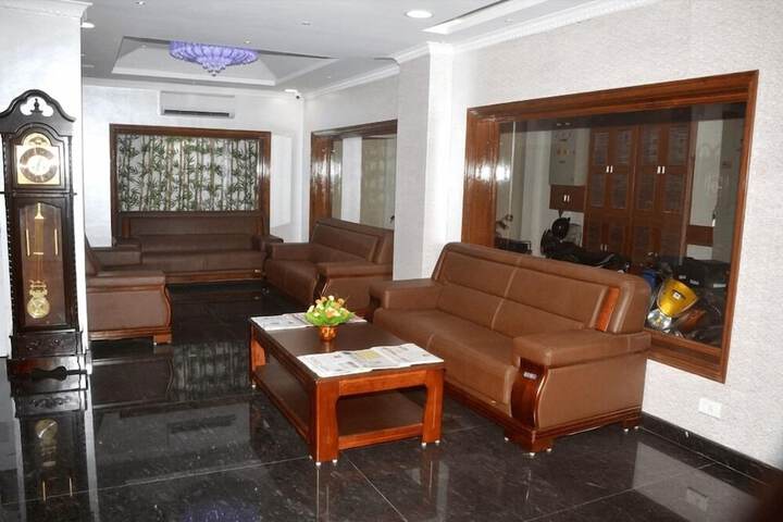 Entrance & Lobby